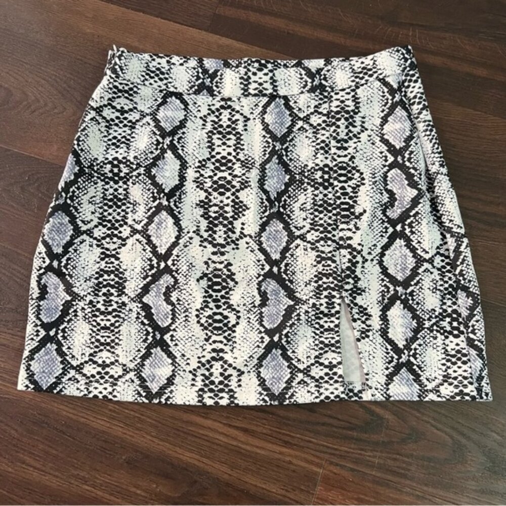 SHEIN Black and White Snake Print Pencil Skirt